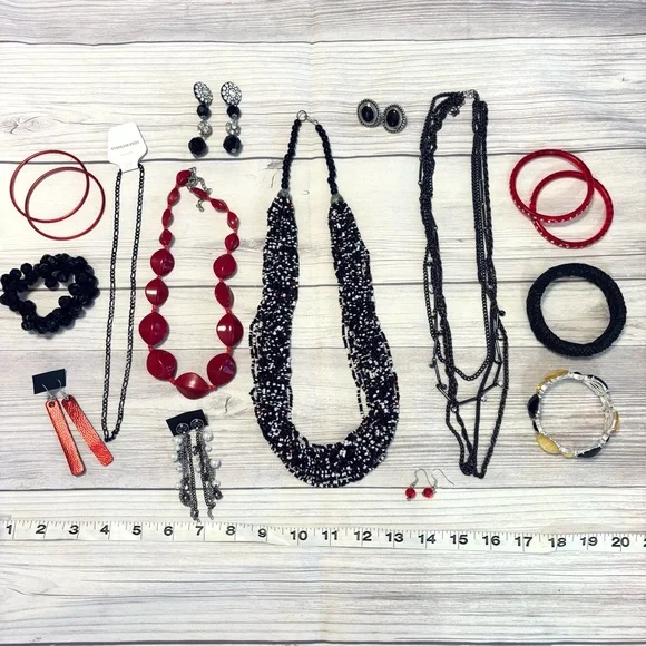 Chunky Red and Black Silver Tone Jewelry Lot of 16 Necklaces Earrings Bracelets - Picture 10 of 10
